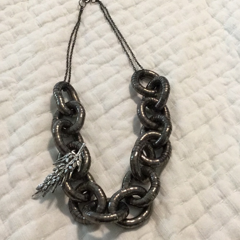 Link necklace with removable pin